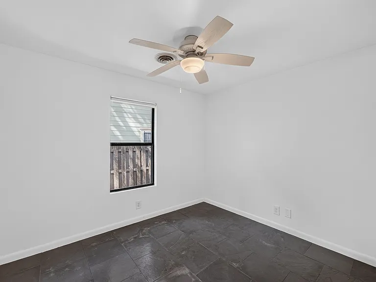 1703 Wethersfield Rd — Photo 10
