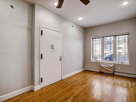 3rd image of 3079 32nd St APT 1L
