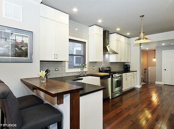 3rd image of 4830 N California Ave