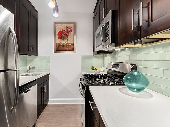 3rd image of 437 E 86th St #16C