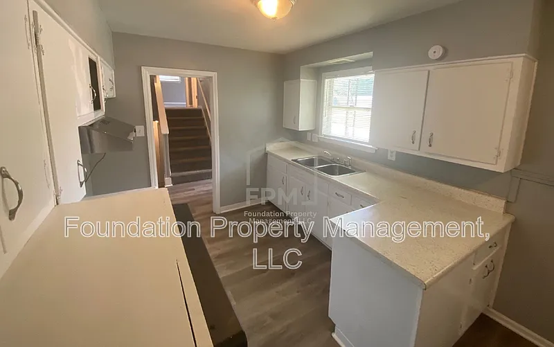 3 bed, 2.0 bath, 1702 sqft, $1,395 — Photo 4
