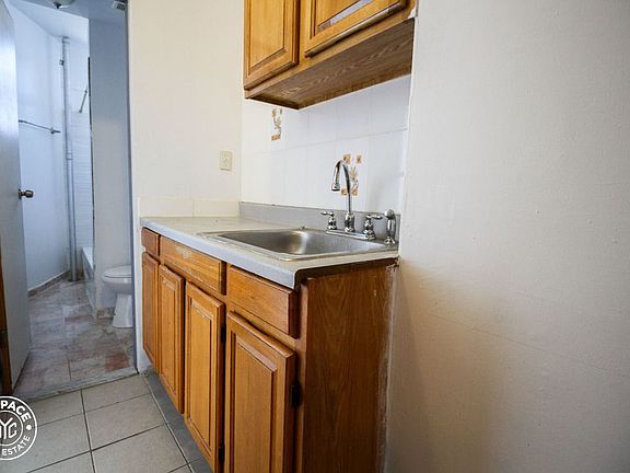 3rd image of 305 Troutman St APT 4L