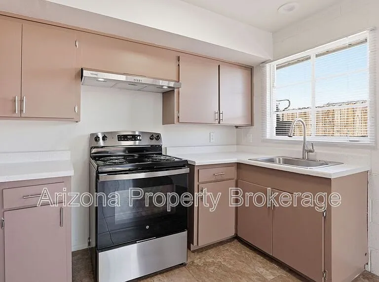 450 W 6th St #A — Photo 12