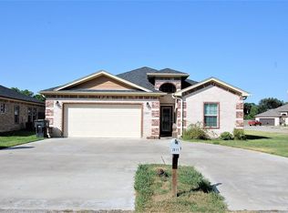 2811 Maple Ave, Groves, TX 77619