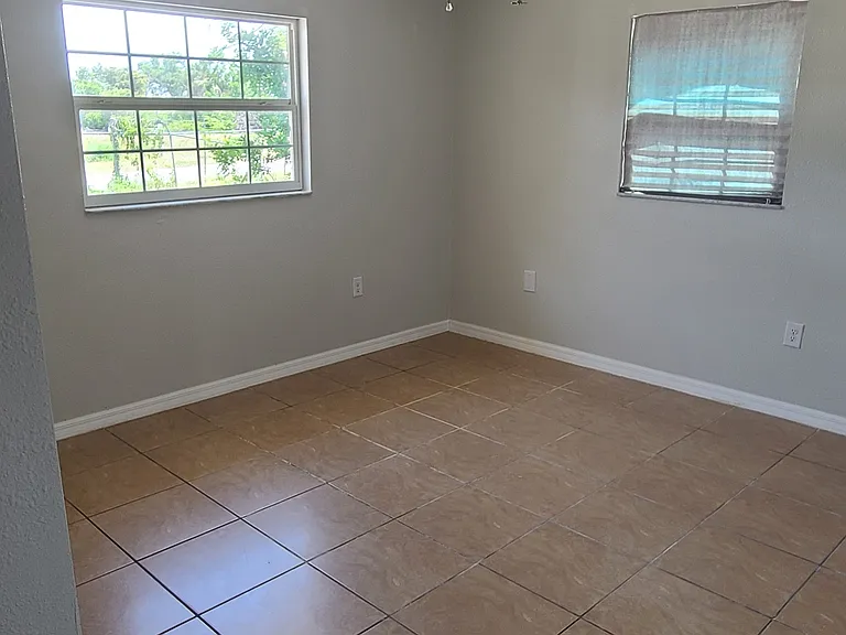 Master Bdrm (entry View)