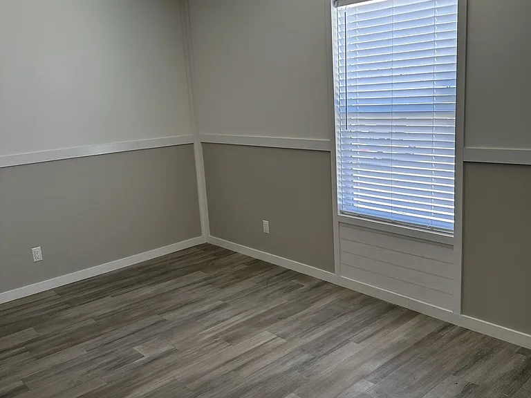 2040 Daisy Lou — Photo 22