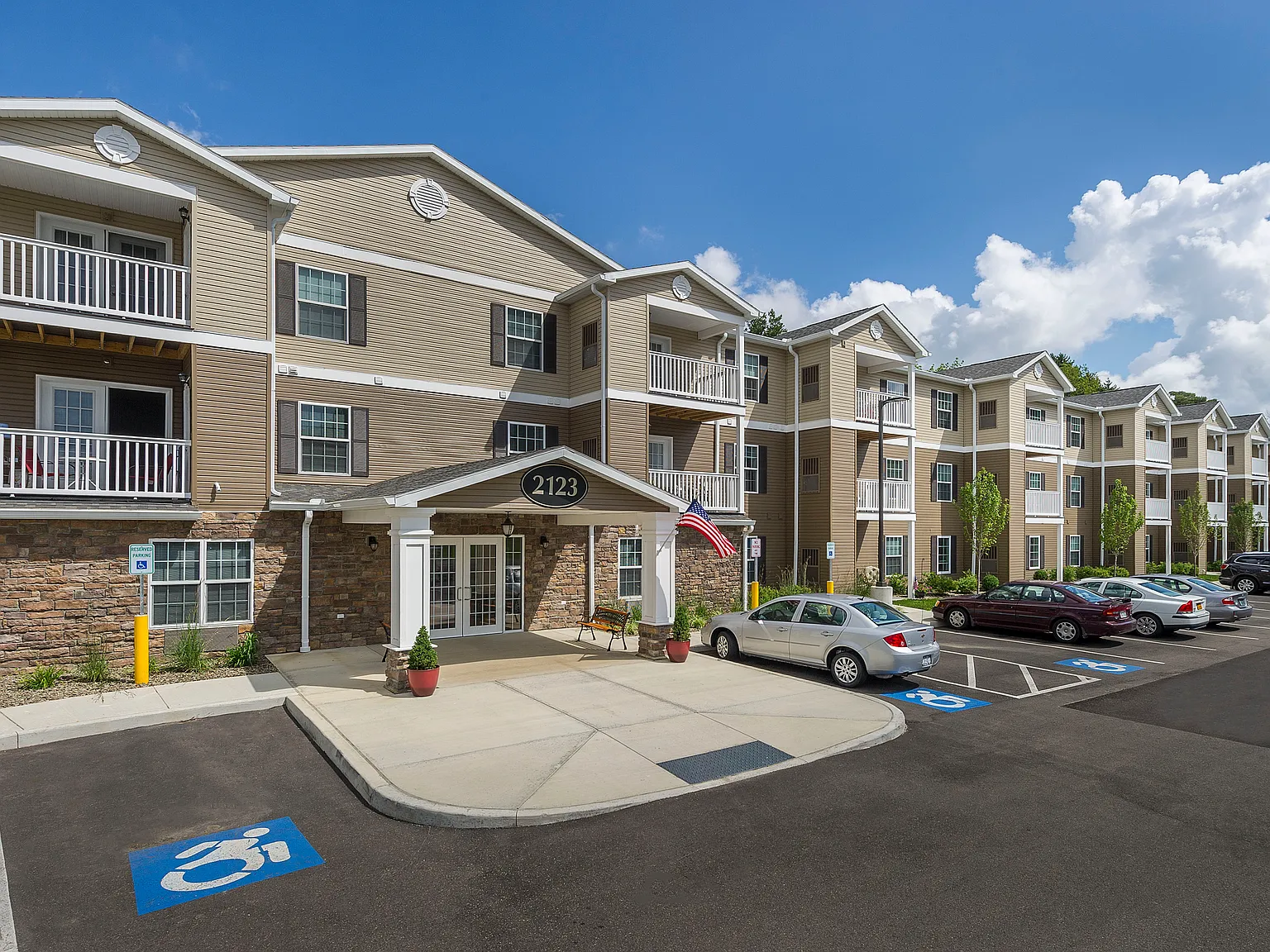 Emerald Reserve Lakewood — Photo 2