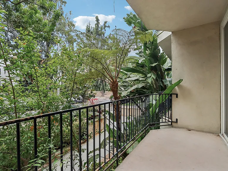 116 N Wetherly Dr — Photo 42