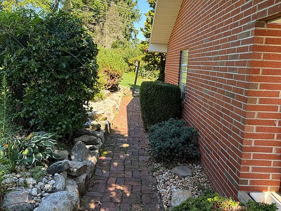 4th image of 2224 Lazor St