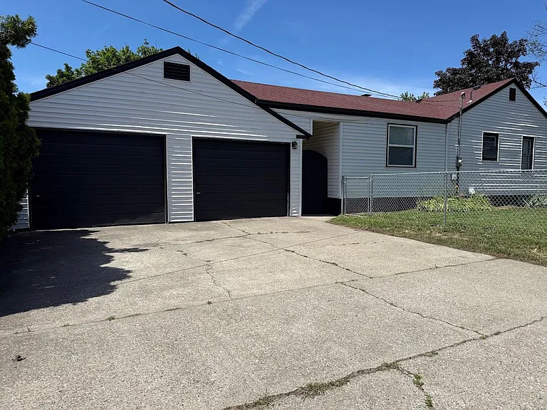 3703 W Rockwell Ave — Photo 25