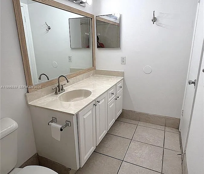 711 N Pine Island Rd #211 — Photo 10