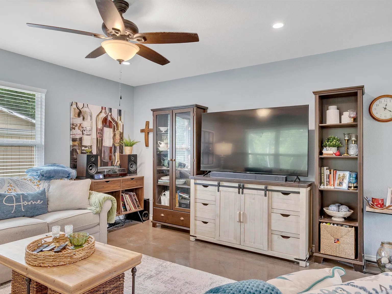 3 bed, 2.0 bath, 1680 sqft, $2,100 — Photo 4