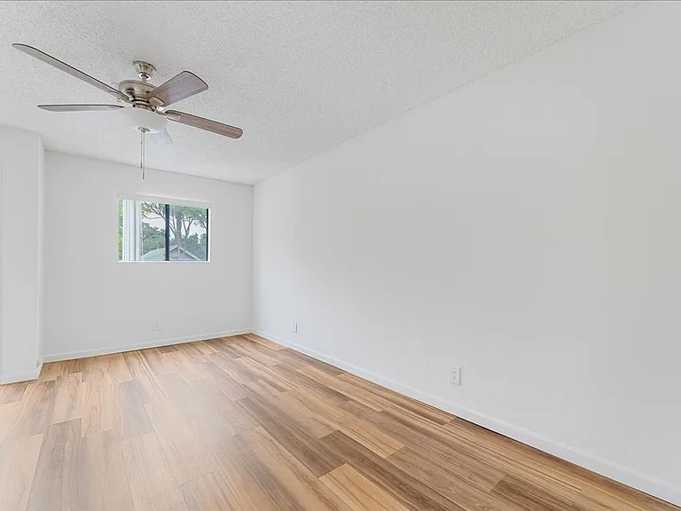 144 N Michigan Ave #6 — Photo 12