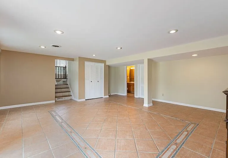 1003 S Finley Rd — Photo 19