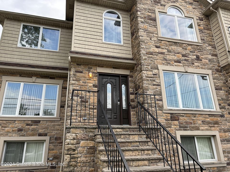 1st image of 28 Cabot Pl