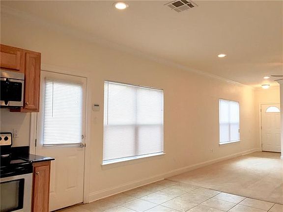 4th image of 319 Giuffrias Ave