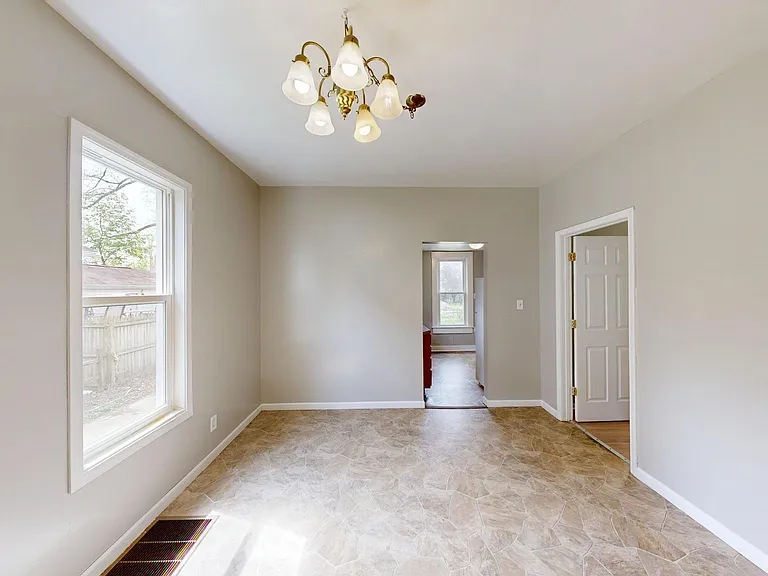 518 Myers St — Photo 2
