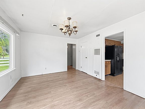 2nd image of 31 Senate Ave