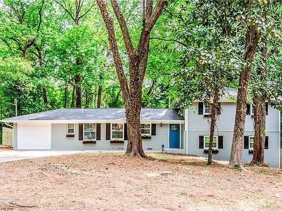 3rd image of 3021 Pleasant Valley Dr