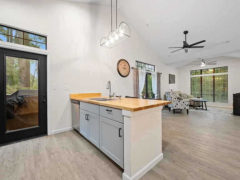 71 White Oak St — Photo 10