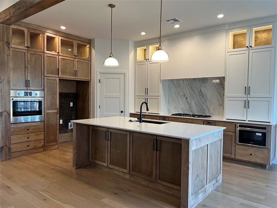 2nd image of 3709 Union Park Pl