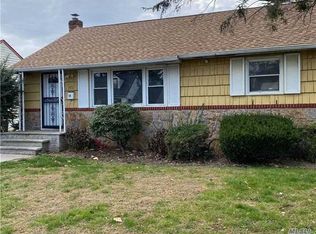 15 Myers Ave, Hicksville, NY 11801
