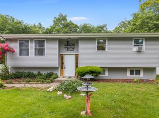 24 Blacksmith Dr, Ledyard, CT 06339