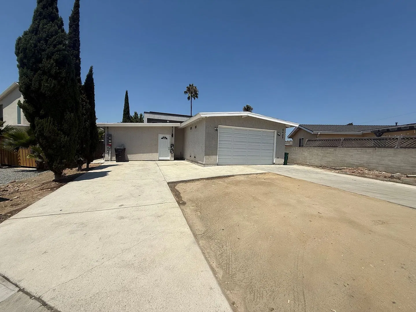 4BD 2BA on Montezuma! Driveway Parking — Photo 1