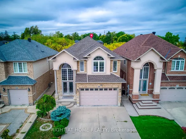 38 Assisi St, Hamilton, ON L8W 0A5