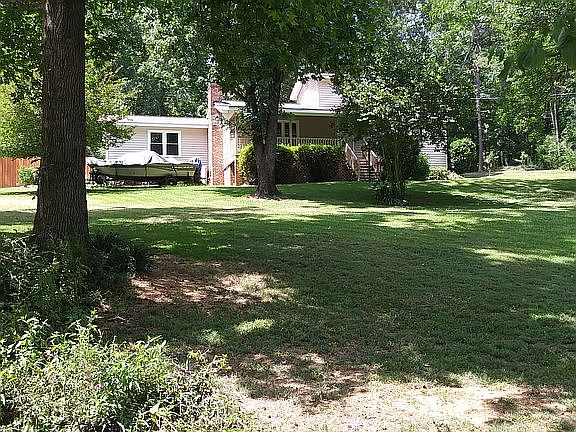 3rd image of 180 Monica Dr