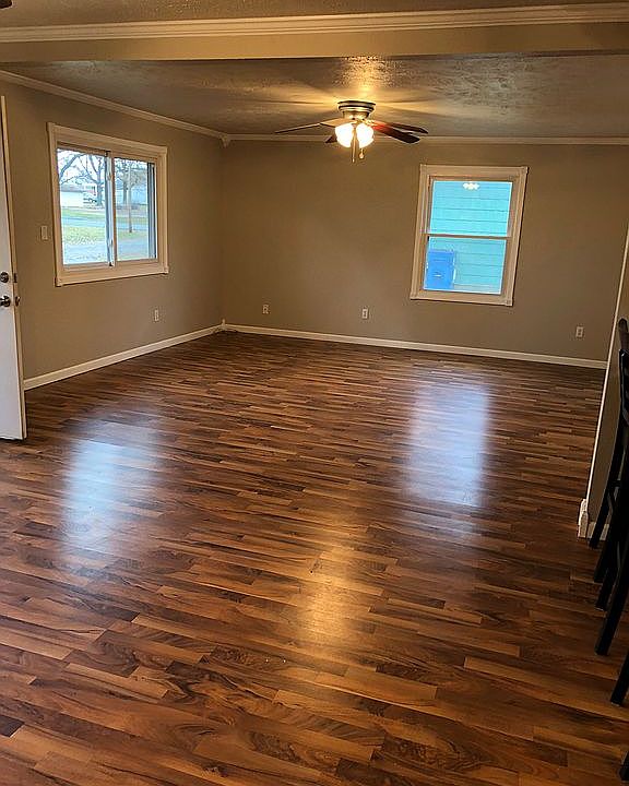 Spacious family/living room 