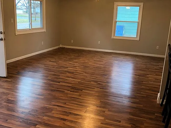 205 E Center St, Wayne City, IL 62895