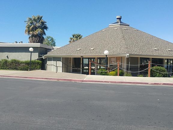 Isle cove Club House