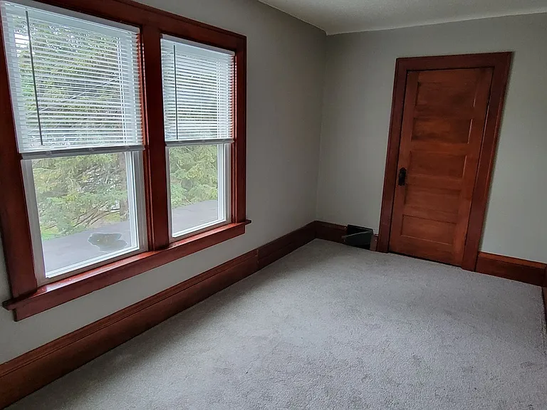 2627 Girard Ave N — Photo 15