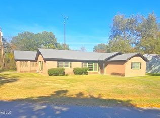 1315 S Saint Marys Cir, Greenville, MS 38703
