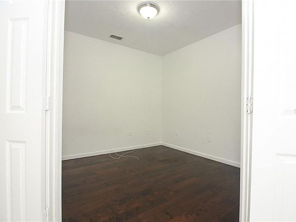 5th image of 425 Hilgard Cv #102