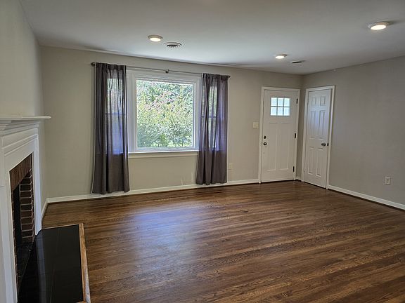 Living Area - Fireplace not available for use (3)_08292024