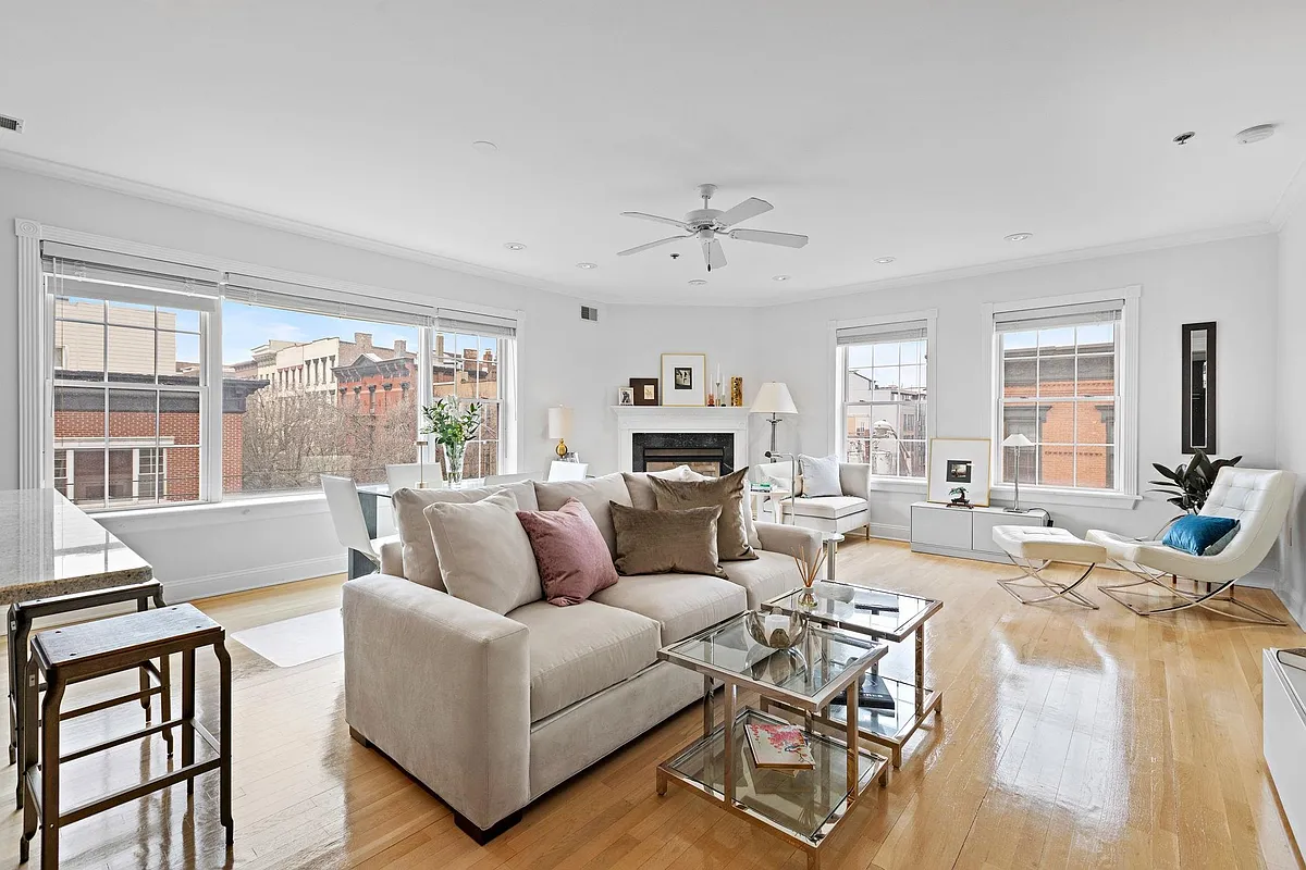 Building Photo - 99 Park Ave #4B