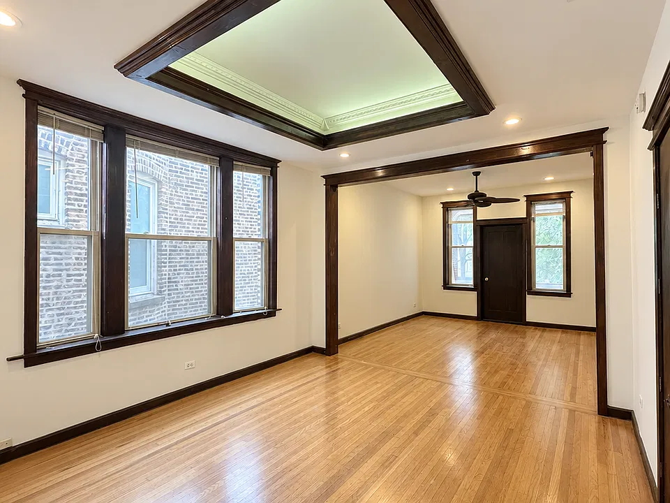 951 N Oakley Blvd #2