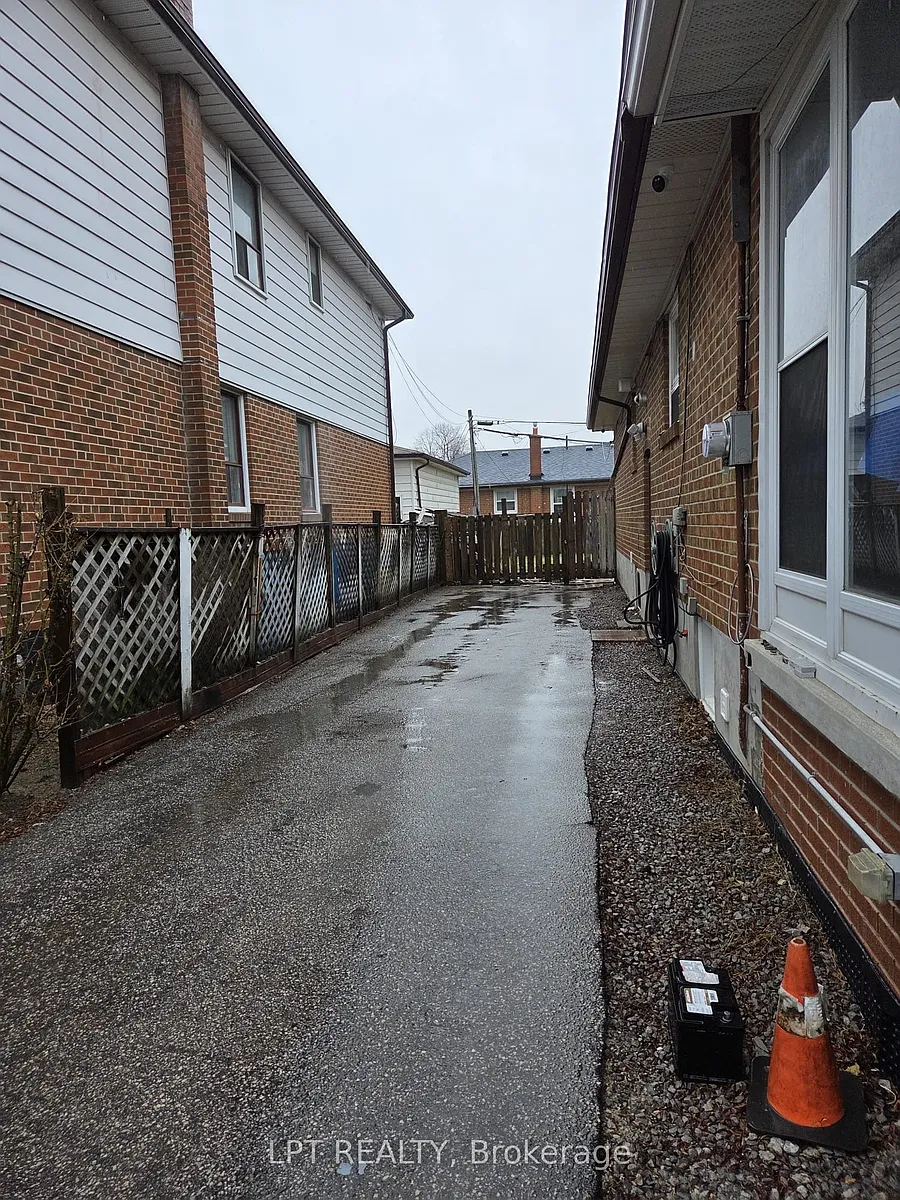 Building Photo - 478 Brimley Rd #UPPER ONLY