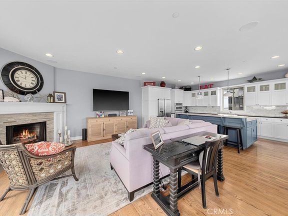 5th image of 614 Manhattan Beach Blvd