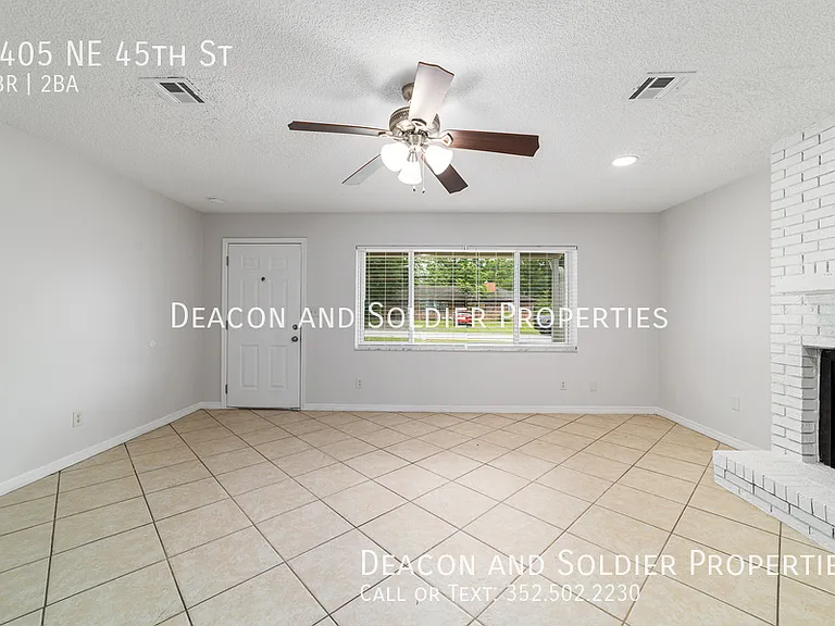 3405 NE 45th St — Photo 5