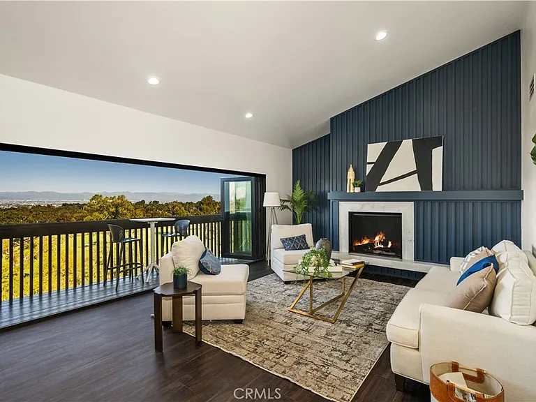 5 Yellow Brick Rd — Photo 11