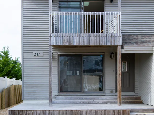 21 Brown Ave, Lavallette, NJ 08735