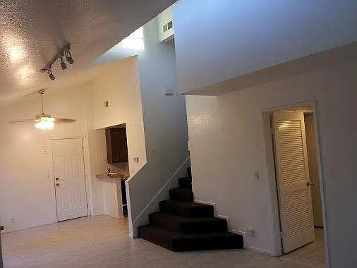 606 Parkview Dr — Photo 18