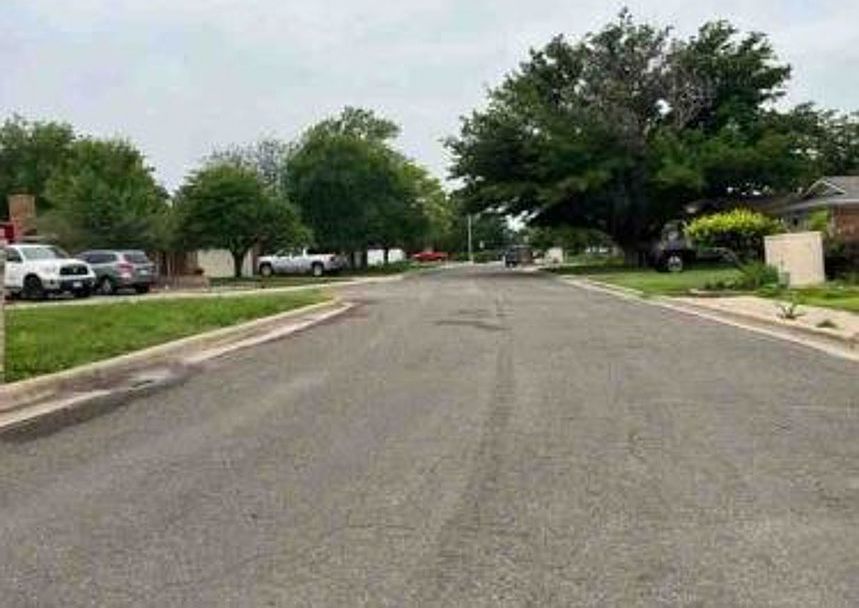 Exterior Neighborhood (street photo)