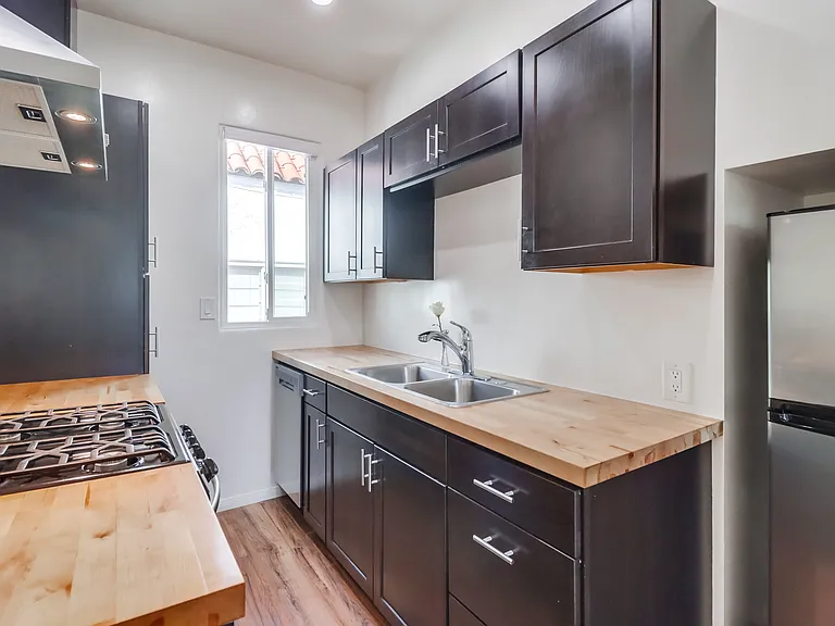 2455 Union St — Photo 13