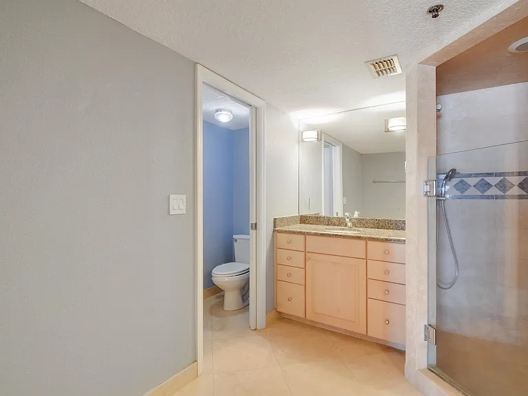 324 Village Dr #B — Photo 23