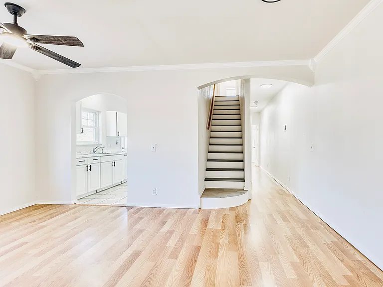 2240 E 17th Pl — Photo 9