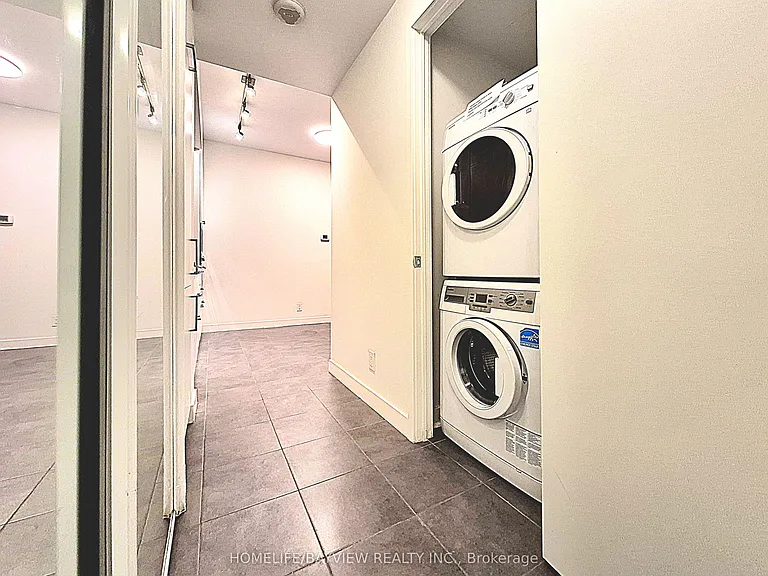 14 York St #1305 — Photo 23